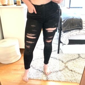 American Eagle Hi-Rise Distressed Jegging